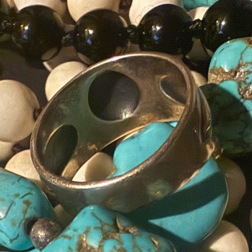 Native American Sterling
Silver Ring Sz 7.25 - Picture 7 of 15